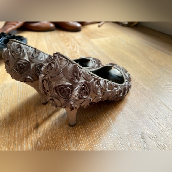 CL rose satin heels - Picture 1 of 3